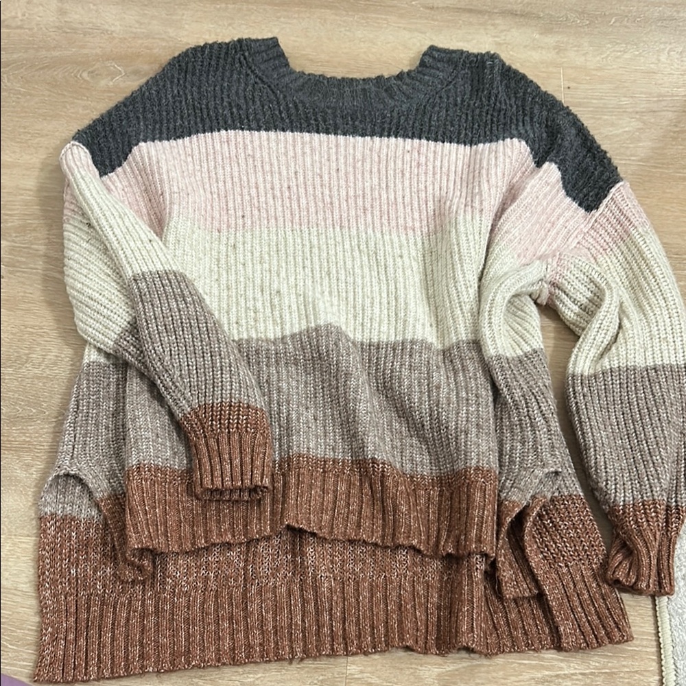 American Eagle Outfitters Gray and Cream Crew Neck Sweater- Oversized